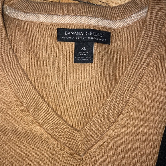 (2) Banana Republic V-neck sweaters - Picture 2 of 5